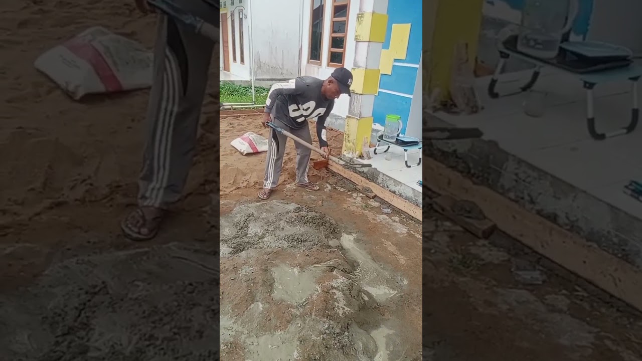 Saya pasang bata disini bang Udin saya suruh kerjakan carport disana jadi kedua nya tetap jalan