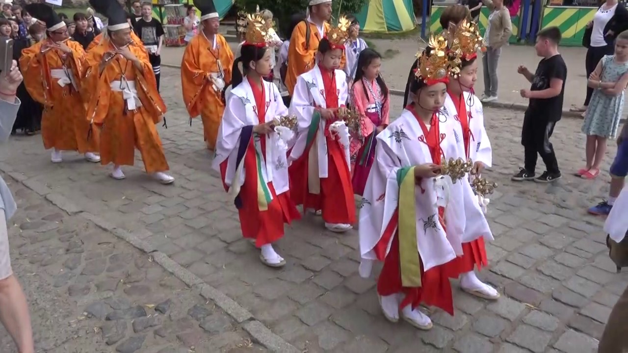 ポーランド仮装行列に日本から参加