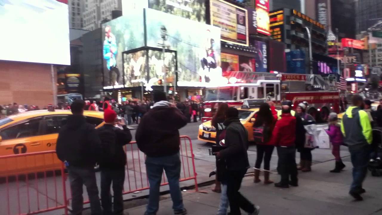 FDNY TRUCK 4 RESPONDING
