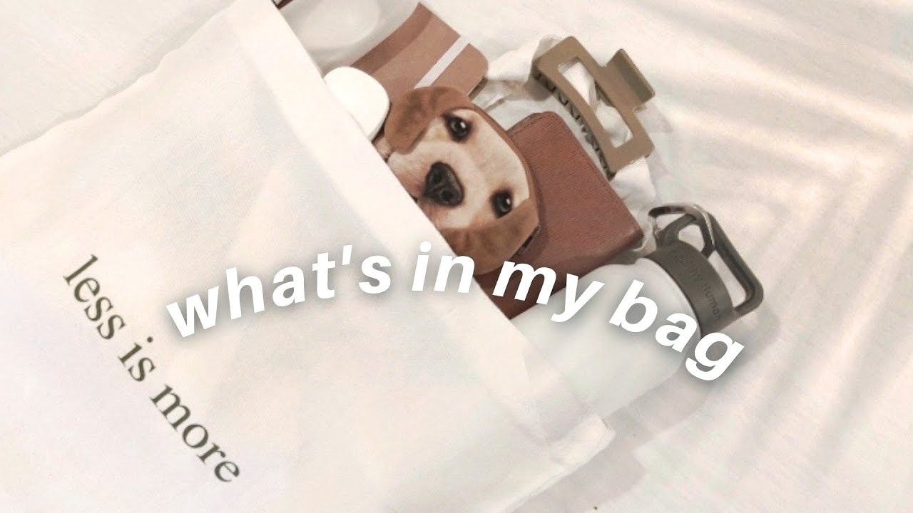 what's in my bag 🍞 [casual MINIMALIST everyday essentials 2022 aesthetic]