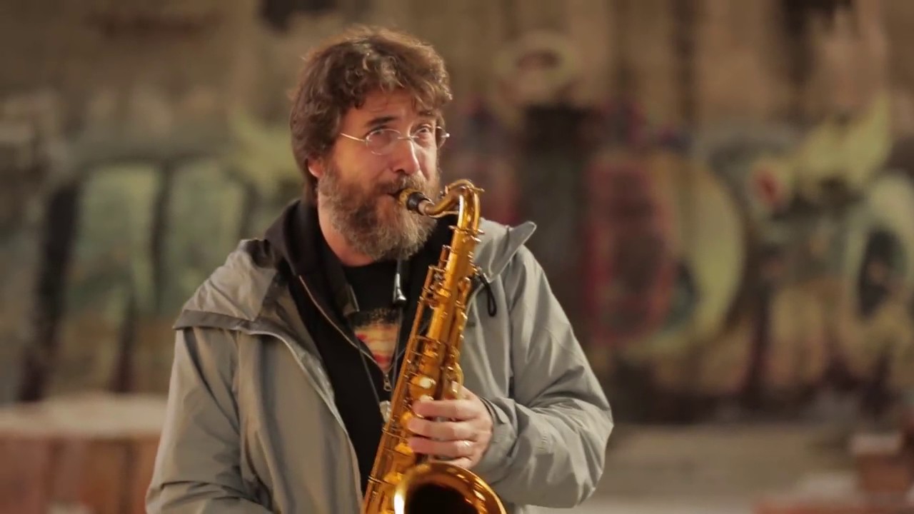 Emanuele Cisi plays 