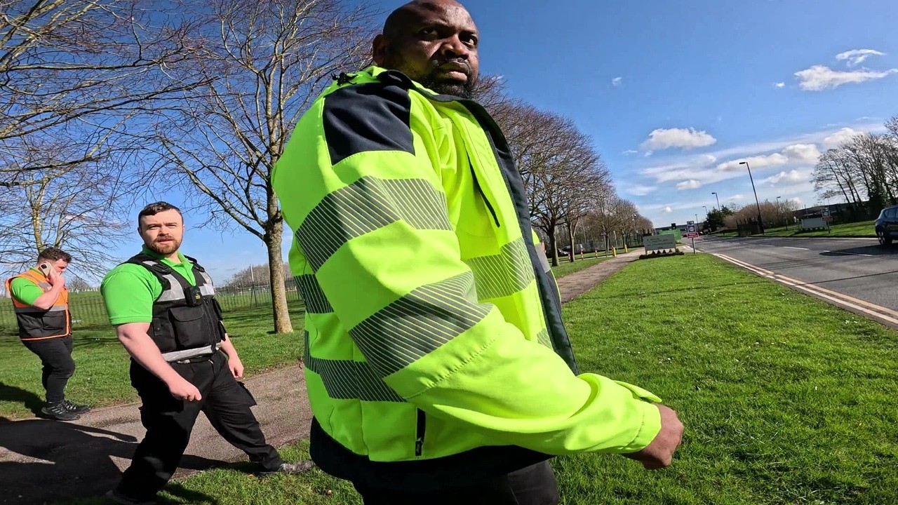 The Worst Security Guards EVER! 😨👮‍♂️👮‍♂️🎥🛸❌
