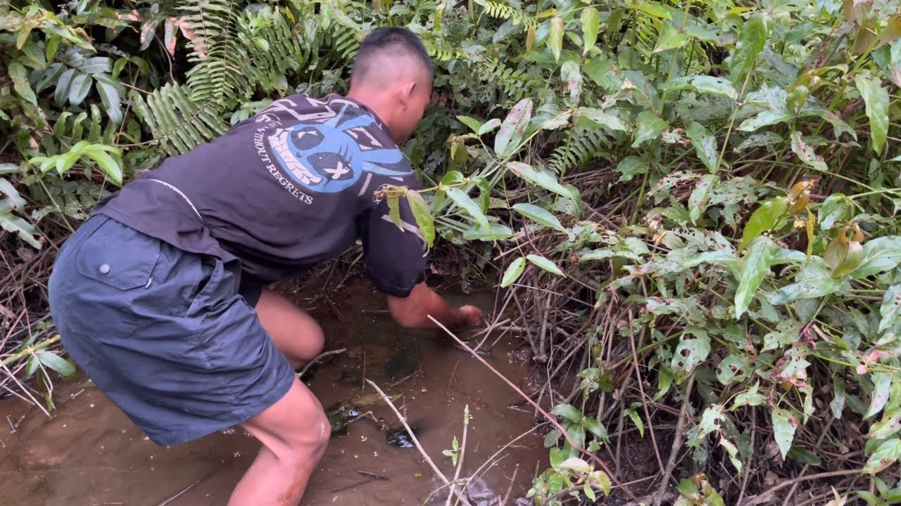 Terjadi Sekali Seumur Hidup!!! Mancing Lembat Menemukan Sesuatu Dalam Lubang Yang Tak Masuk Di Akal