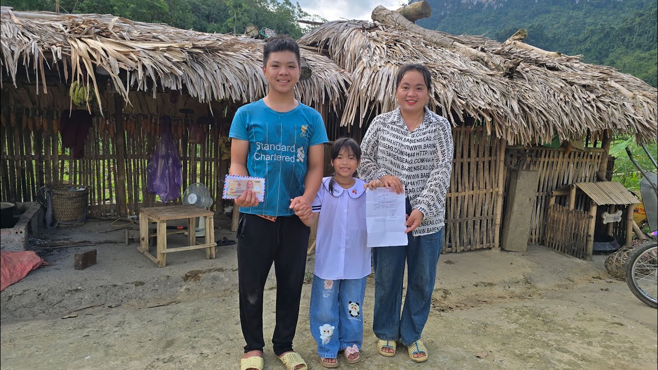 Little girl Linh Dan was able to go to school, thanks to the help of Ms. Nga.