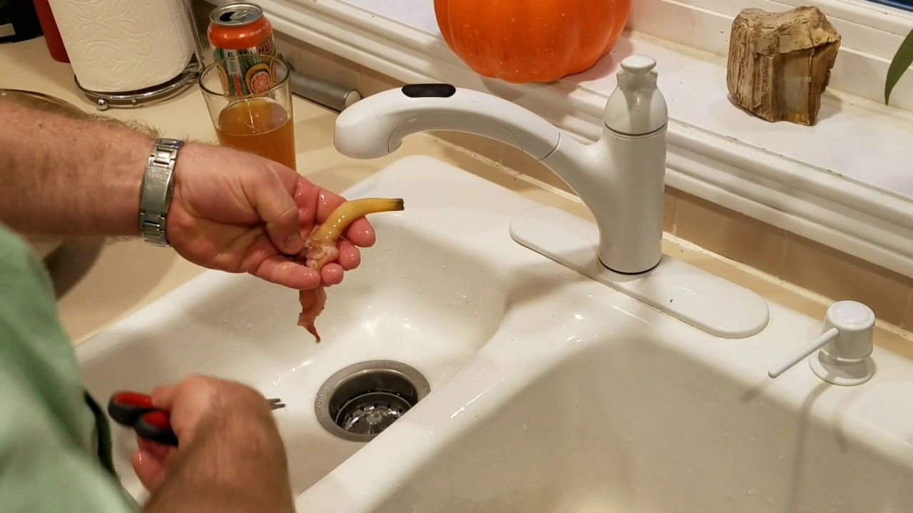 Cleaning a butter clam