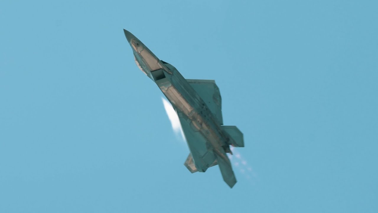 4K Dayton Air Show 2023 - F-22 Demonstration OVERHEAD