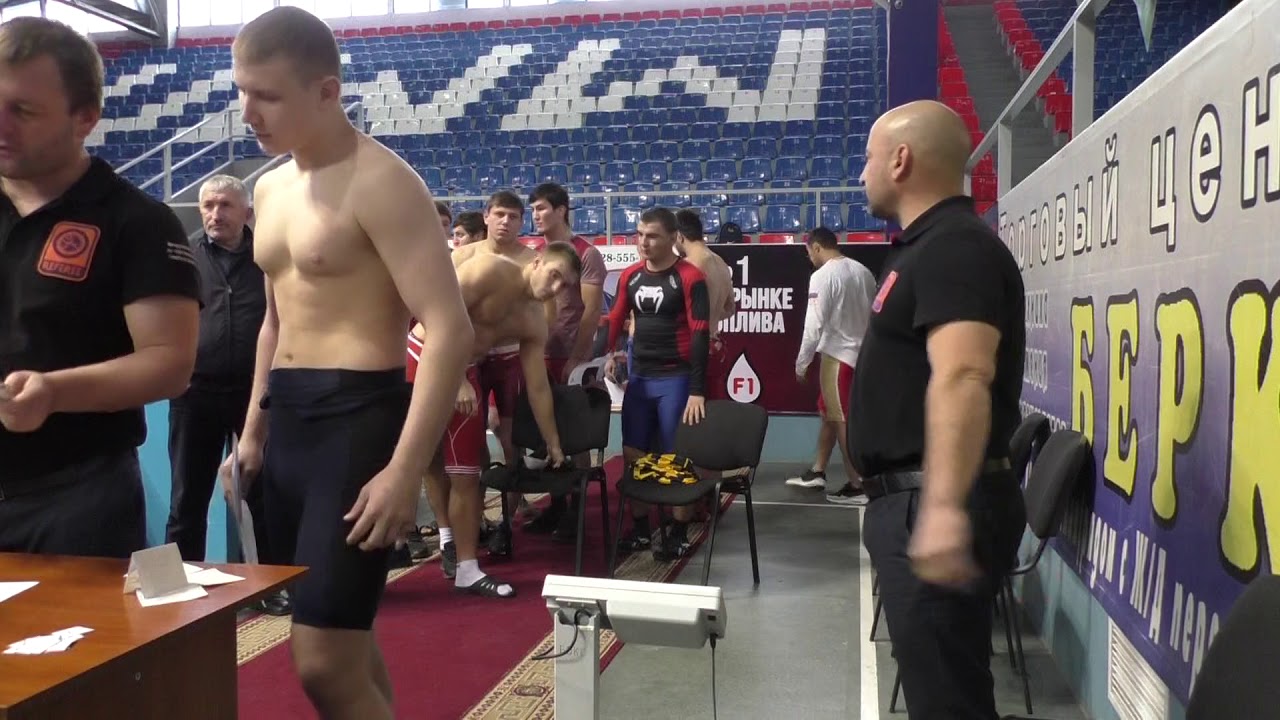 Взвешивание борцов В/К до 86 кг.