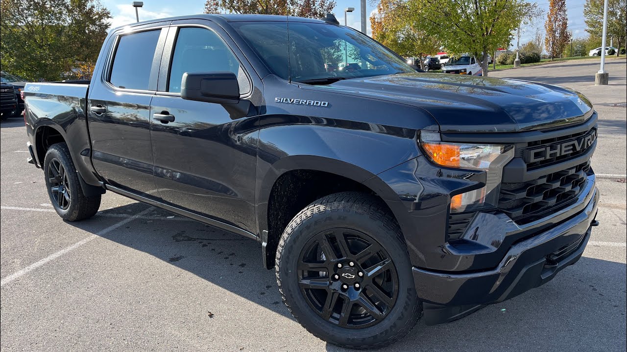Тест-драйв и обзор Chevrolet Silverado 1500 Custom 2.7T 2023 года