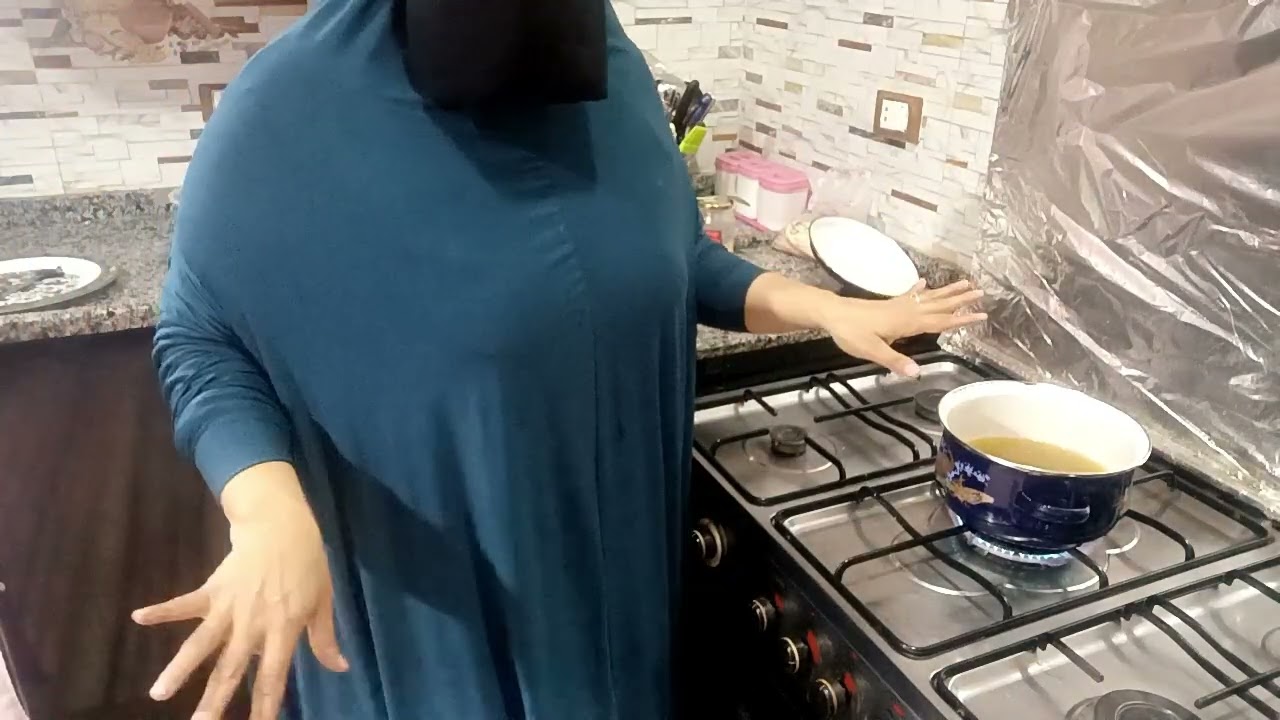 روتين يومي ‼️ الملوخية الخضراء المتفرزه وجمالها الورقه بورقتها وتطلع معاكي كأنك جيبها من الأرض لسه‼️