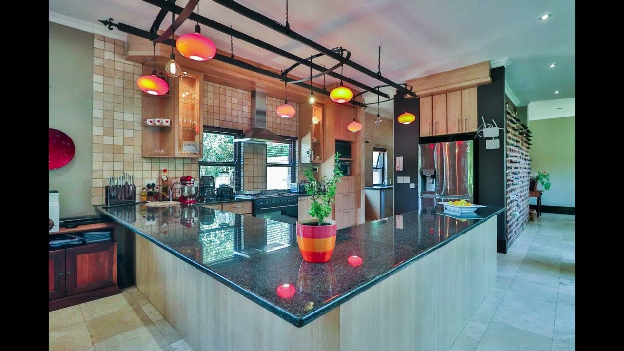 4 Bedroom House For Sale in Klein Zevenwacht, Kuils River