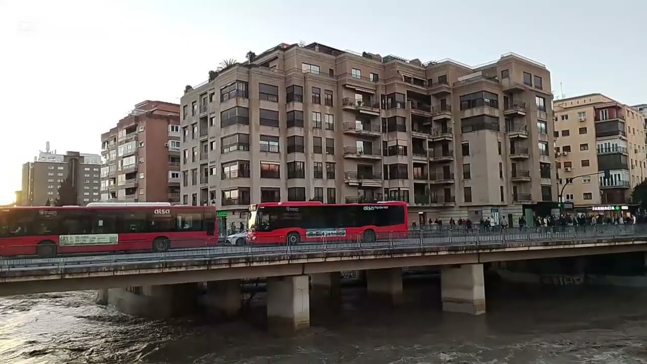 Desbordante fuerza del Genil y el Dílar en Granada (6-2-26) Música: El río (Miguel Ríos)