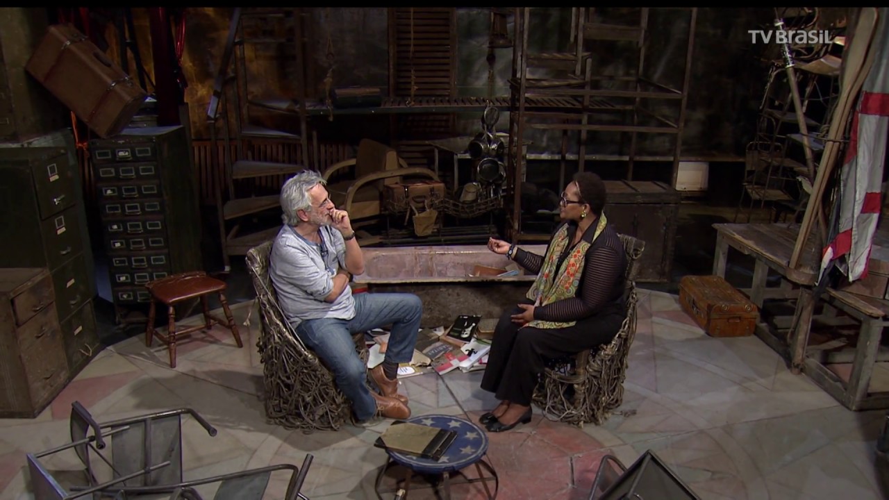 Professora Iris Gomes da Costa conta como a entona&ccedil;&atilde;o real&ccedil;a o sentido de uma frase