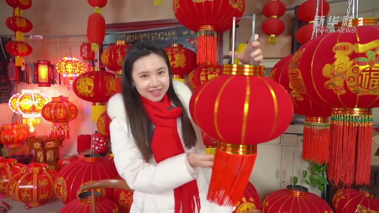 我在“灯笼村”描“年味”