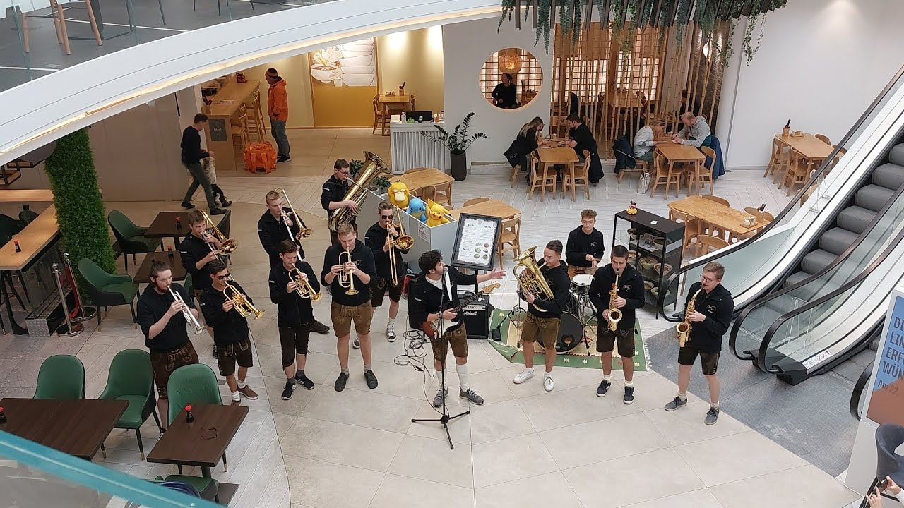 BrassBulls - Flashmob Linzerie - Backstreet Boys Medley/Everybody Needs Somebody to Love