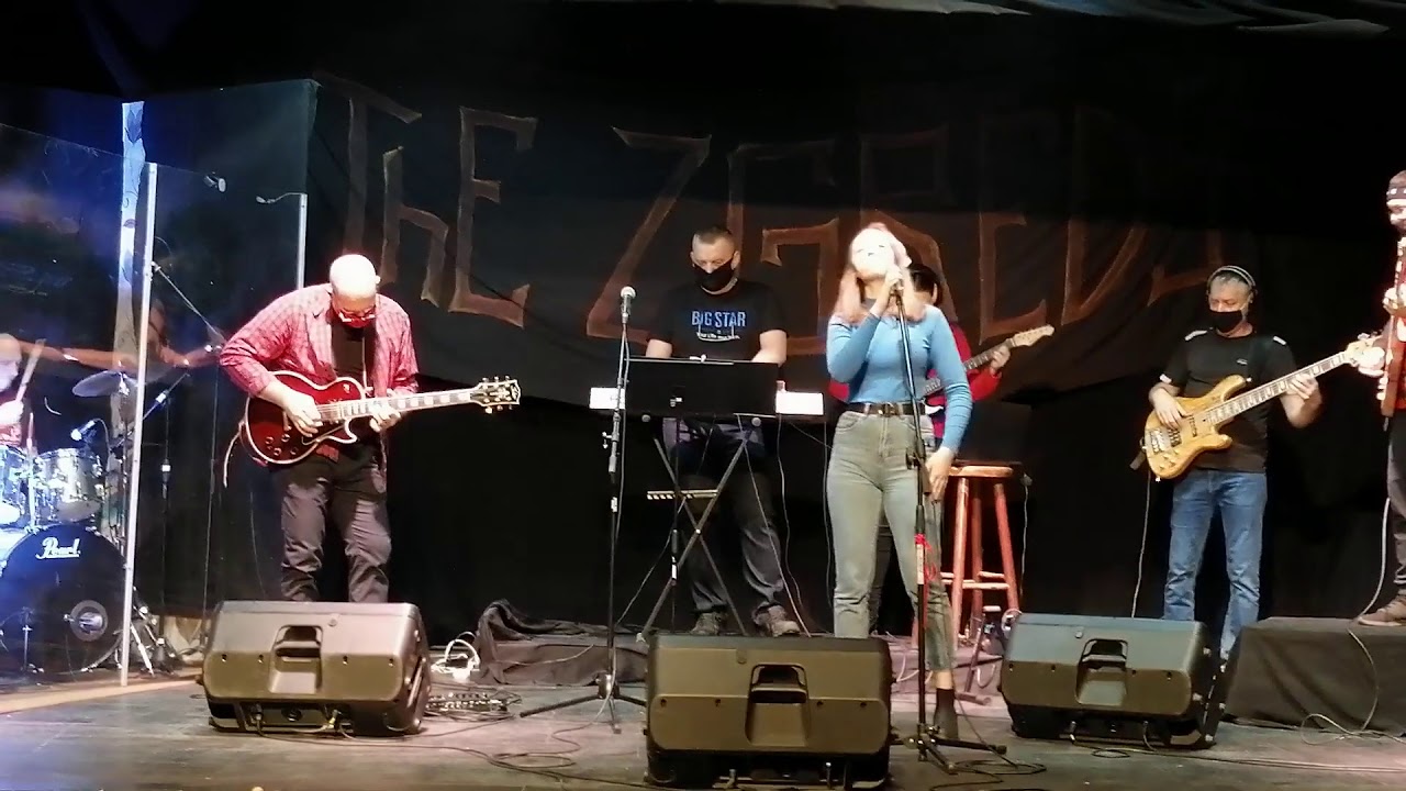 Hania Harasna  z The Zgreds w utworze Guns N' Roses - Sweet Child O' Mine