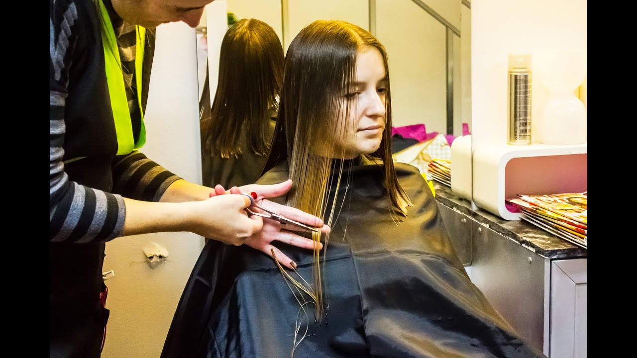 Long haired blonde woman getting a romantic bob haircut for holidays