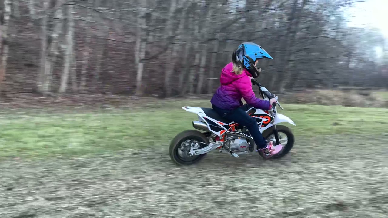 7 year old riding her brand new 2022 Kayo TS90 pitbike
