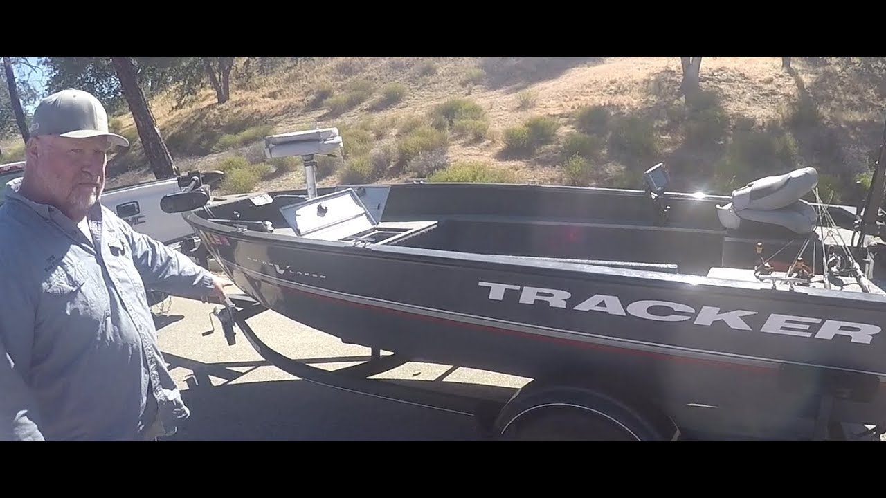 Boat Tour of our Tracker Guide V16 Laker DLX