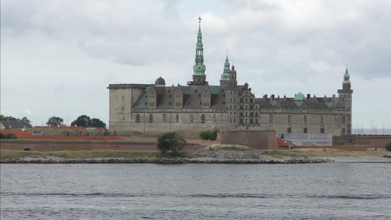 KRONBORG CASTLE AT HELSING&Oslash;R (ELSINORE)