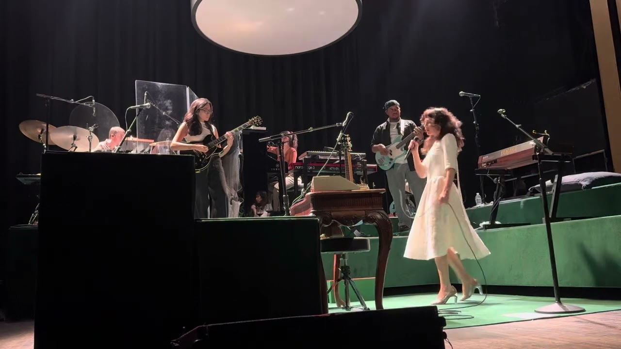 Clairo, “Sexy to Someone” Live