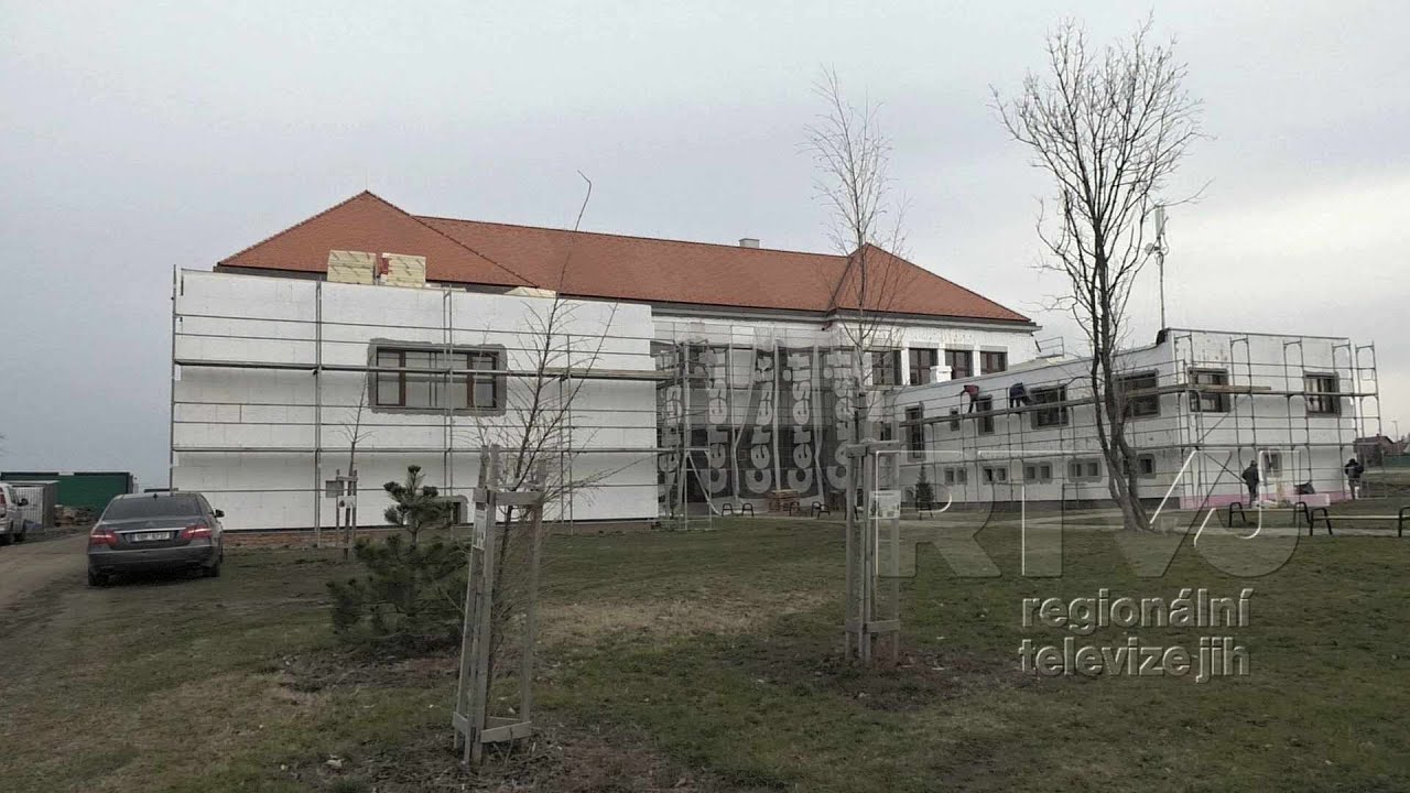 Moravská Nová Ves zahájila opravy na radnici i základní škole