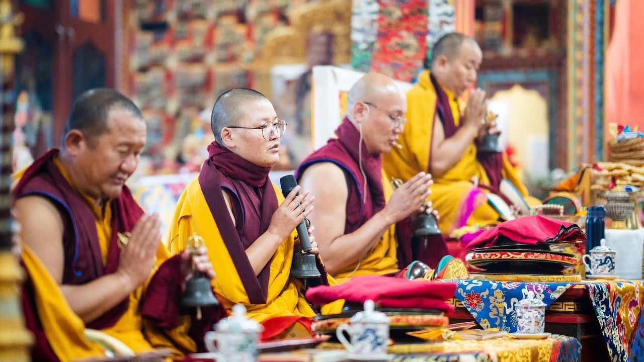 བལ་ཡུལ་ཏབ་ལེགས་ལྗོངས་སུ་སྤྲུལ་སྐུ་རིན་འབྱུང་རིན་པོ་ཆེ་མཆོག་ནས་ཚེ་དབང་སྩལ་གནང་བ།☸️☮️🙏💫