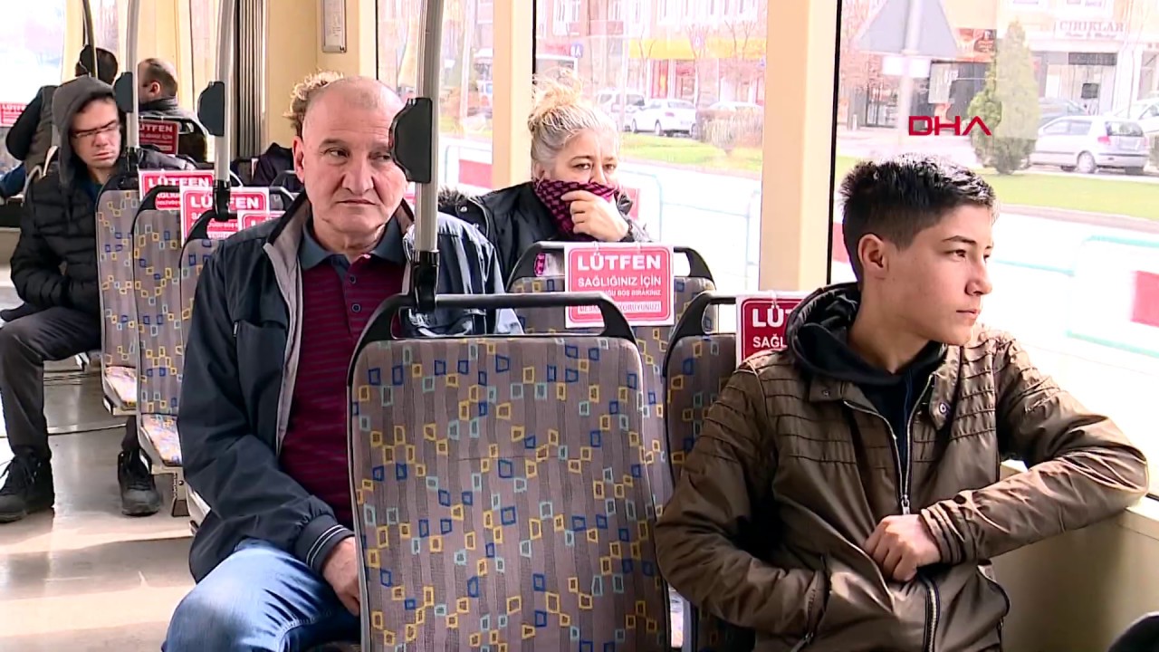 Tramvay ve otobüslerde sosyal mesafe uyarısı