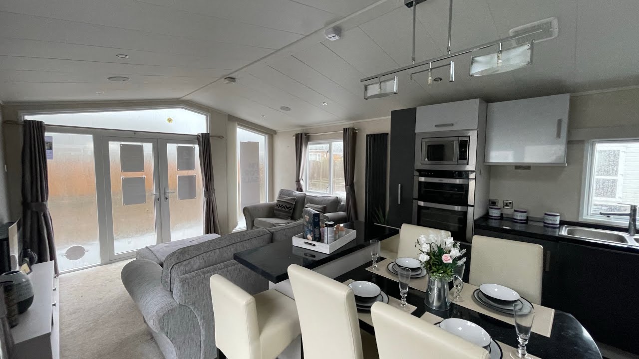 Carnaby Envoy 40x13 2 bed £84,995 @ New Beach Holiday Park, Nr Hythe, South Kent, TN290JX