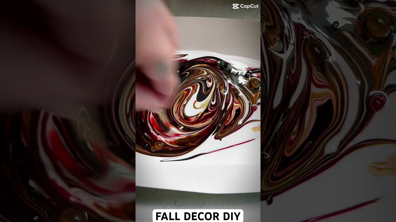 Amber Glass DIY for Fall! #fall #autumn #amberglass #falldiy #fallcrafts