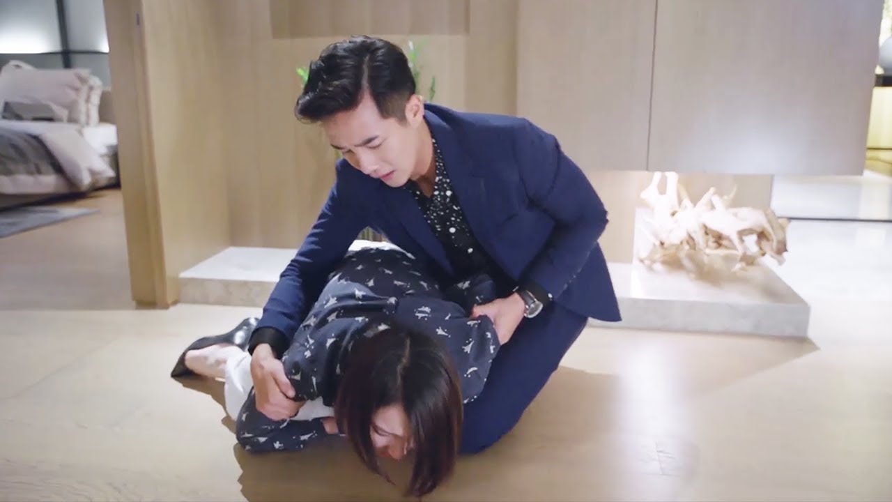 丈夫出軌妻子要離婚，丈夫將她按倒，妻子暈過去丈夫慌了