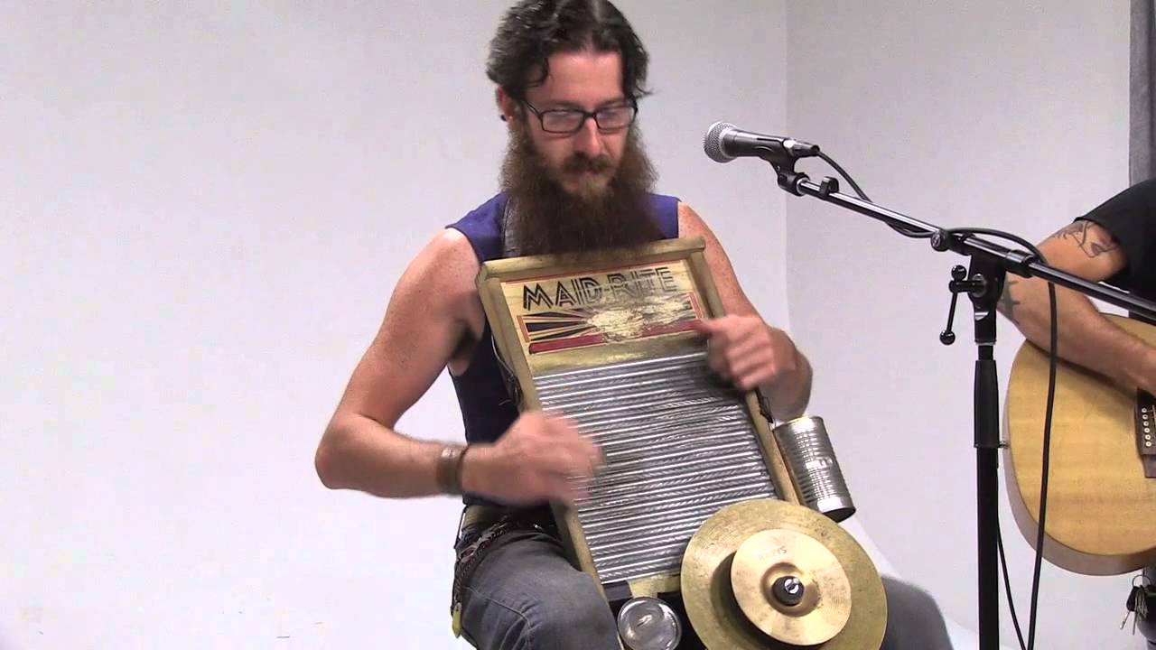 SS Web performs 'Chaser'