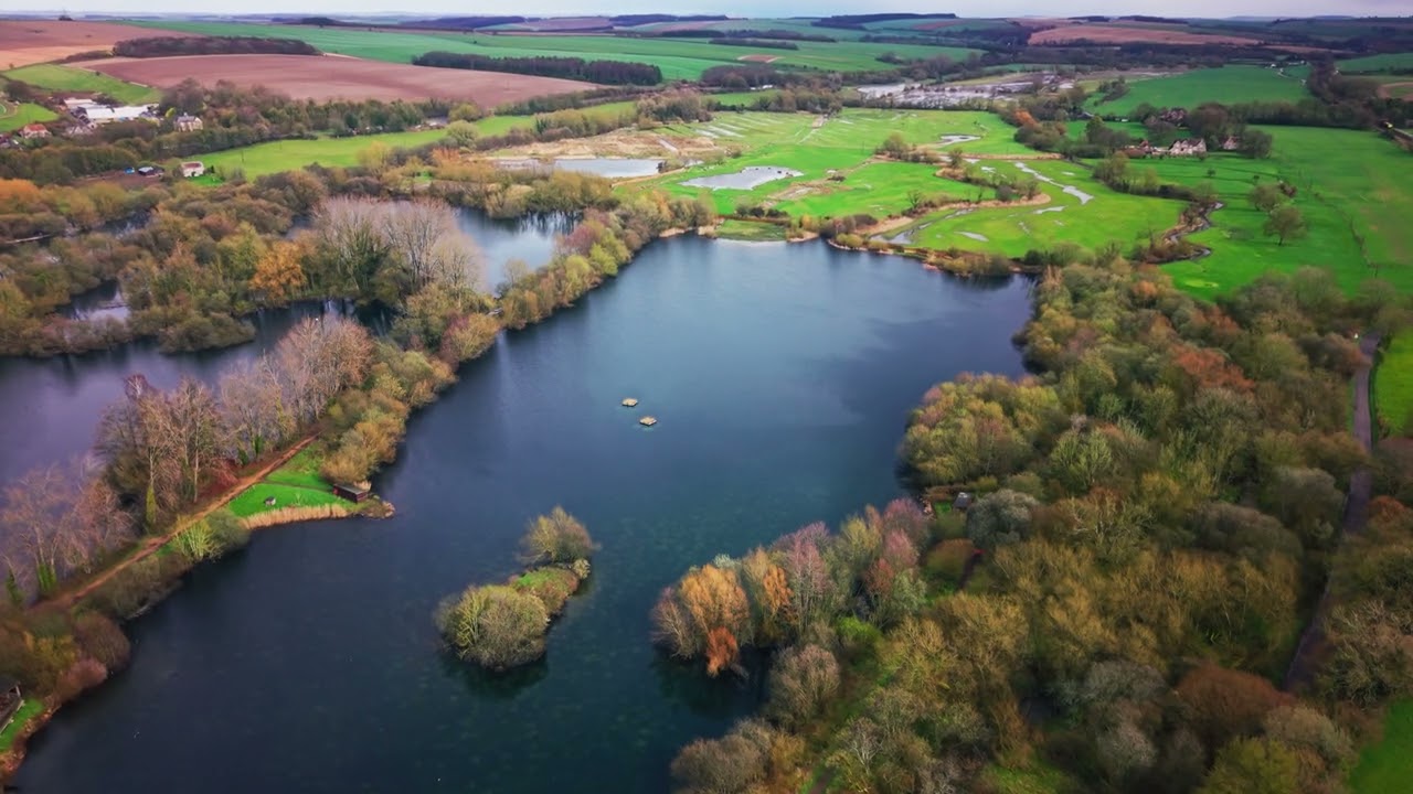 Spring Wildlife at Langford Lakes | Red Kite & Grebes