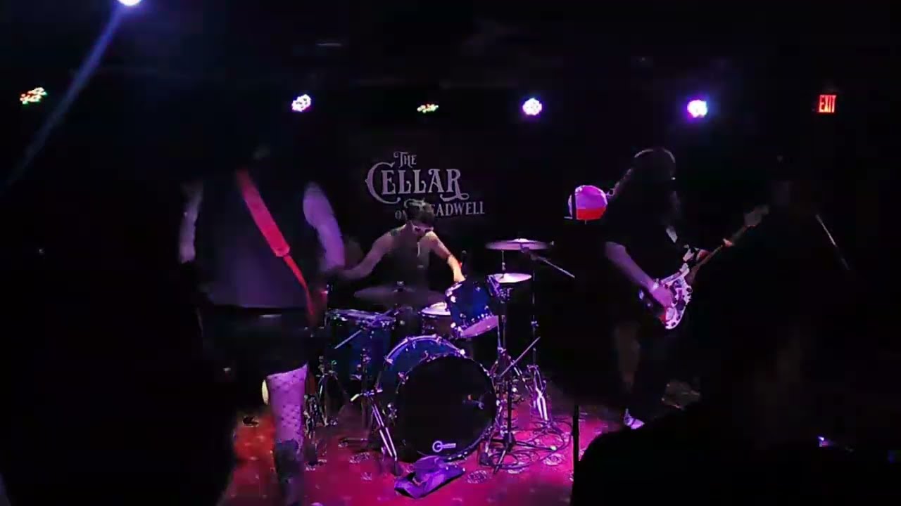 PEOPLE'S CLUB live!