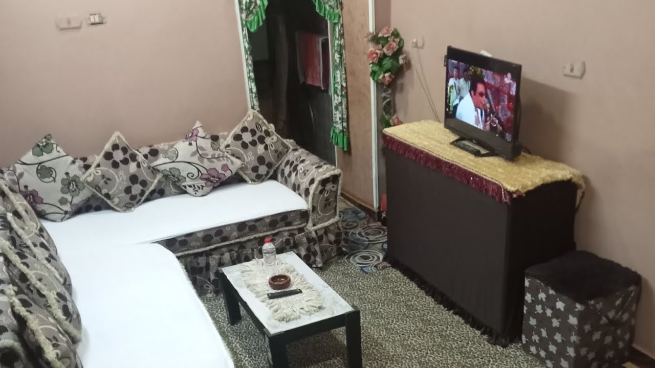 اوعي تكوني لسه قاعده تحت البطانيه🥱 وسايبه شقتك تضرب تقلب وتقولي الجو برد🥶.. شقه صغير بس جنه🪴
