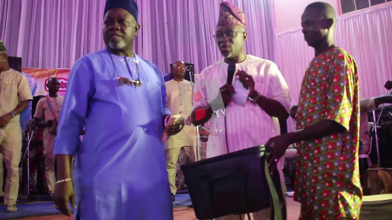 Ayuba Entertains Ekiti Prominent Indigenes as Aare Ganiyu Adebiyi buries his Mother in Ado Ekiti.