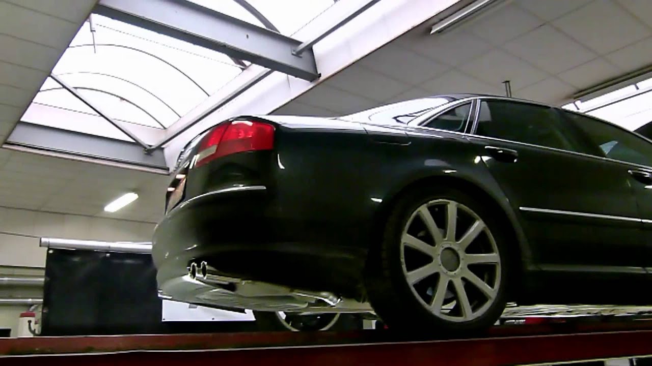 Audi S8 D3 5.2 FSI V10 met einddemper vervangende buizen en dubbele eindsierstukken