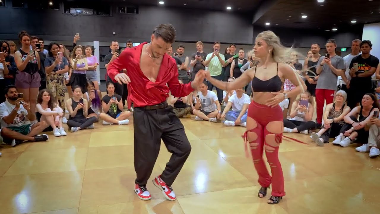 Simone & Danila Demo - Toby Love Entra en Mi Vida - Sydney International Bachata Festival 2025