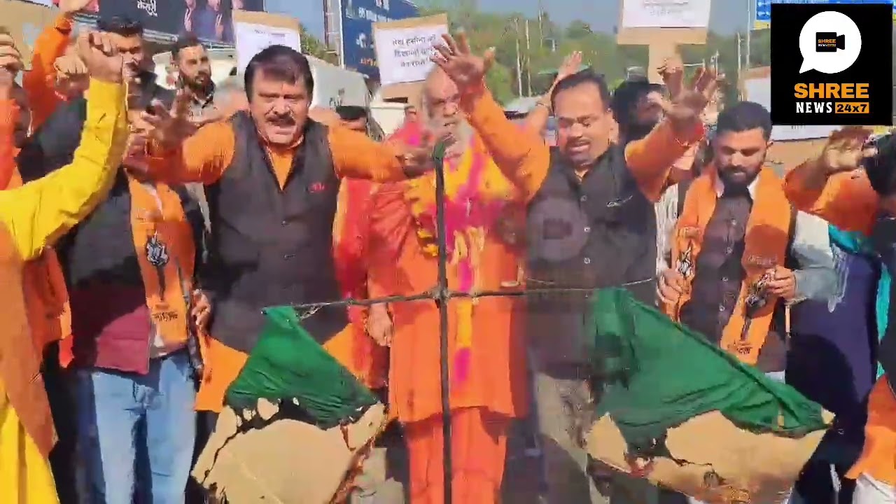 Shiv Sena, Sant Samaj protest, call for "Chalo Bangladesh