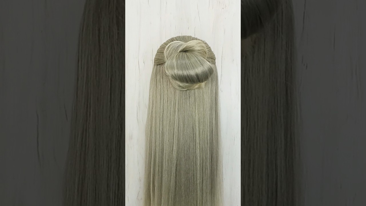 Under 1 minutes half up bun#buntutorial #halfuphalfdownhairstyle #bunstyle