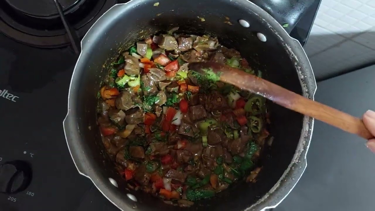 como preparar um coração de boi acebolado.Simples e fácil.