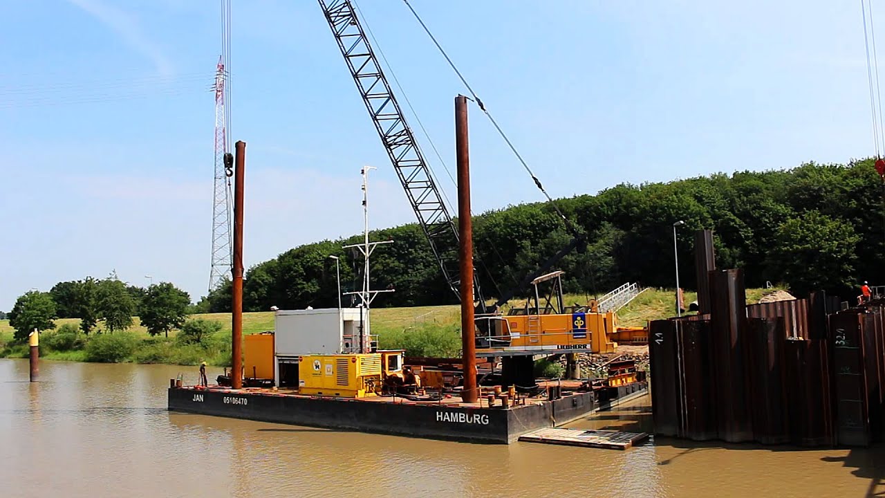 Neubau der Papenburger Schleuse (Teil 7) / Crawler crane Liebherr HS883 HD