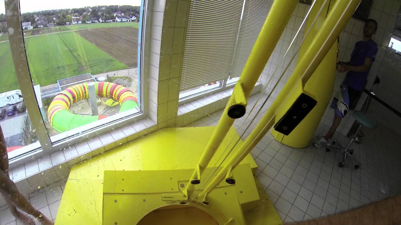 Miramar, Adrenalin-Kick pur... 10 m (fast) freier Fall und ein Doppellooping der Extraklasse.