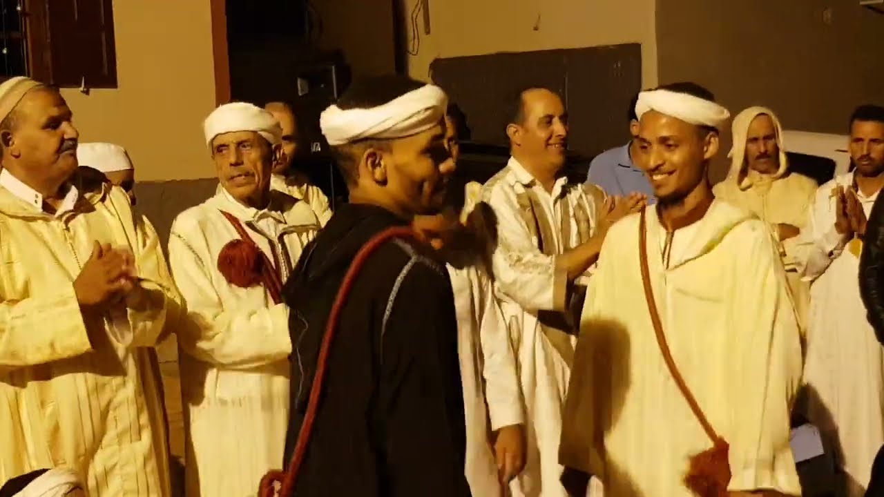 تنضامت في المستوى مع التيات للفنان حسن بيجديكن مع فرقة أحواش وناقوس آيت بعمران بمنطقة الركونت .