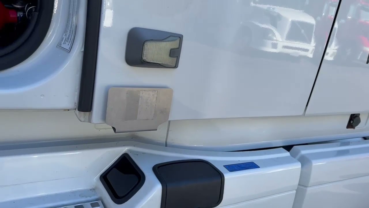 2013 VOLVO VNL42T670 For Sale