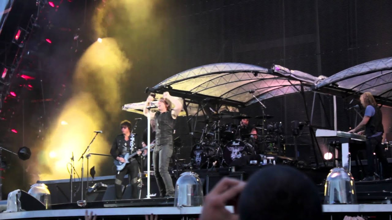 Bon Jovi - Intro / Raise Your Hands / You Give Love A Bad Name HD (Zagreb 08.06.2011.)