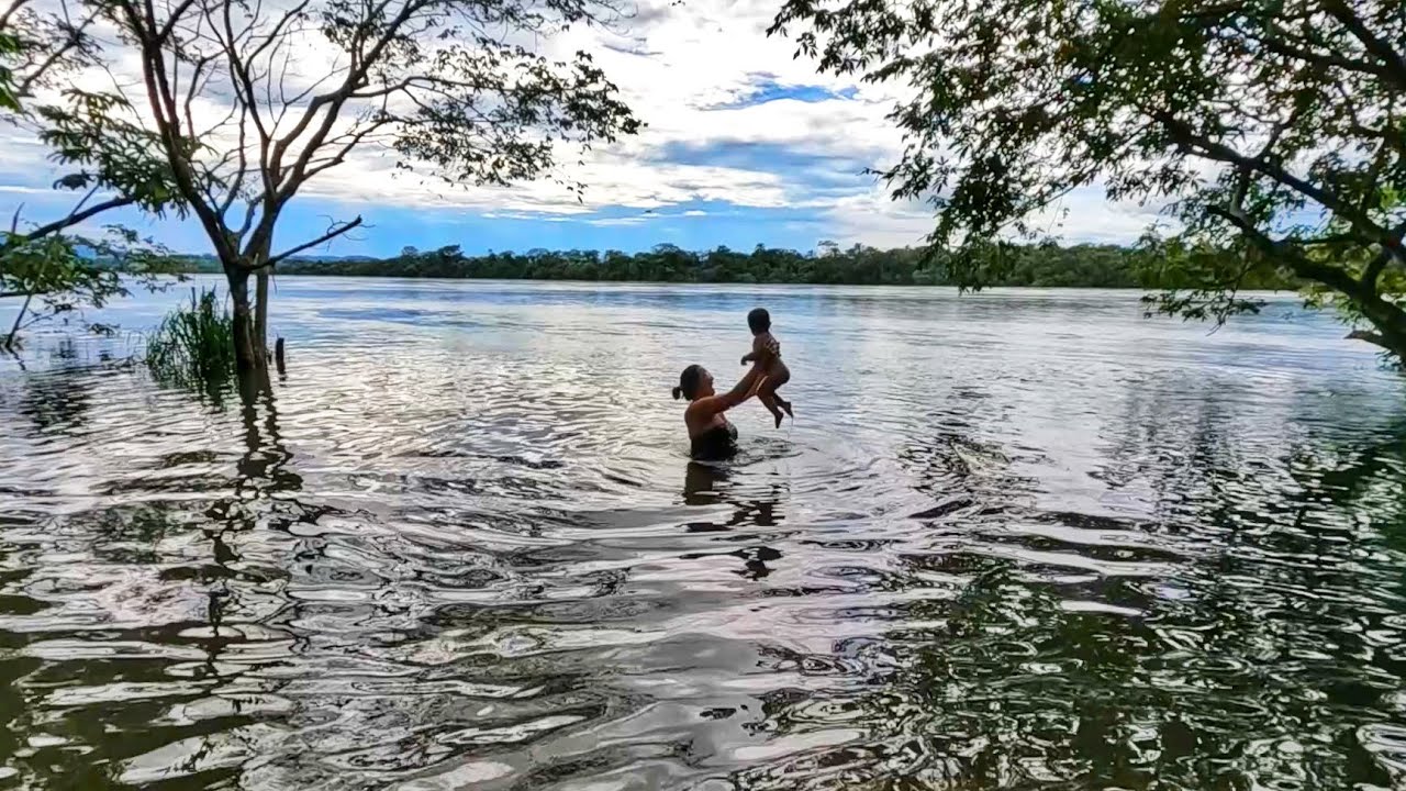 FAMÍLIA VIAJA PELO BRASIL TOMANDO BANHO NO RIO!