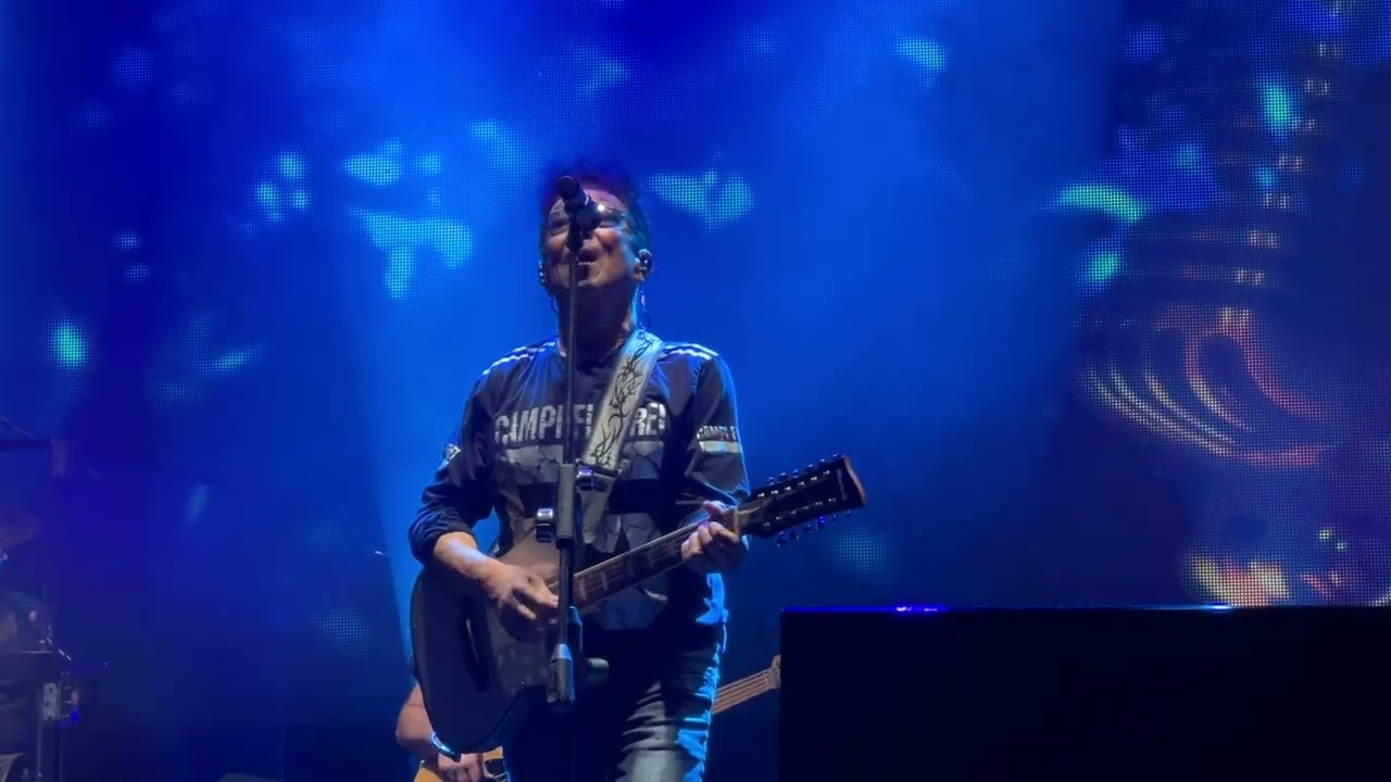 Edoardo bennato cantautore live  teatro Cremona 13/12/2025