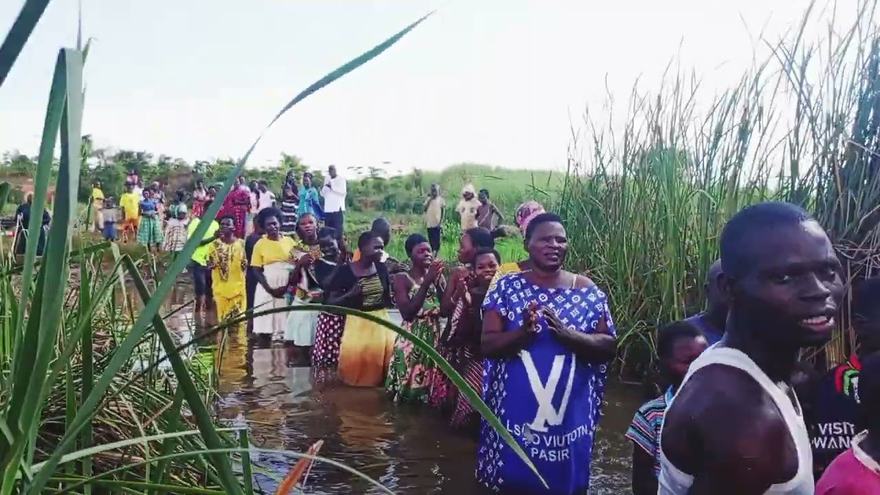 #baptismrevival Oyo akiliza Nabatizibwa Ali lokolebwa, okubatiza e bukizibu mu crusade emayuge