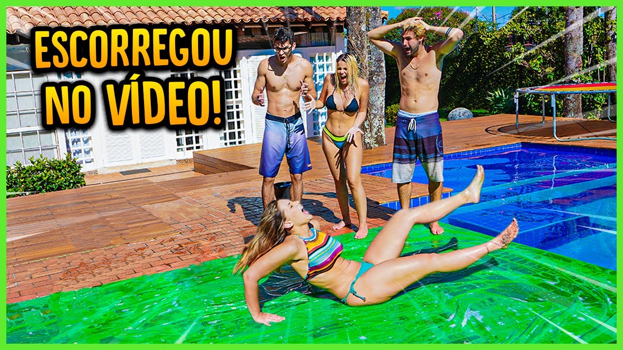 MINHA NAMORADA ESCORREGOU NA PISCINA NA FRENTE DE TODOS!! [ REZENDE EVIL ]