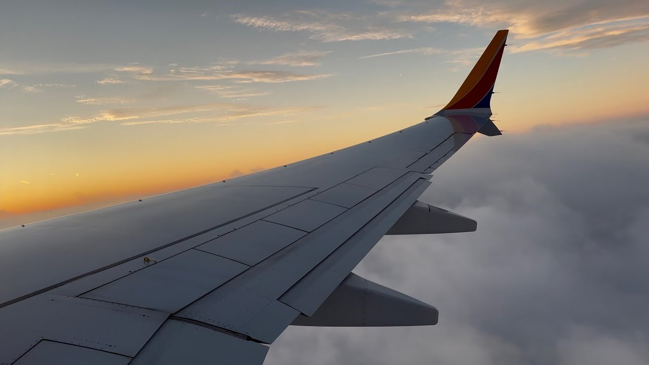 4K | Southwest Airlines Boeing 737 MAX 8 (N1805U) Cloudy Morning Atlanta Takeoff